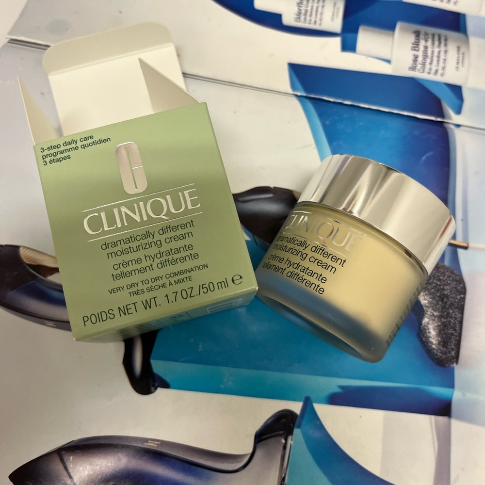 Clinique Dramatically Different Moisturizing Cream 1.7oz/50ml Full Size NIB